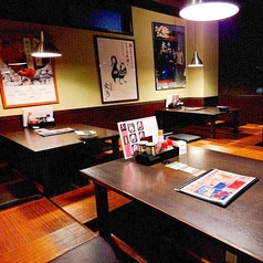 くつろぎの掘りごたつ席は人気のひとつ♪古き良き時代の音楽に耳を傾けながら、お酒にぴったりな料理に舌鼓…♪