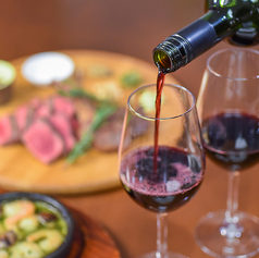 多彩なカクテルやワインをご用意！