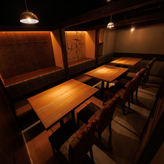 【完全個室】9名様～15名様池袋で完全個室の歓送迎会/女子会/ご宴会なら当店へ！！落ち着きのあるモダンな個室でプライベート宴会をお楽しみ下さい。雰囲気にこだわりのあるお客様にはピッタリのお部屋です。【大人な上質プライベート空間で贅沢な雰囲気】