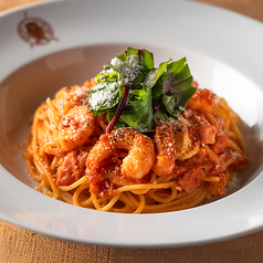 エビとベーコンのトマトクリームソースパスタ