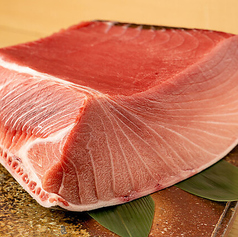 旬の食材を活かした鮨と日本料理へのこだわり