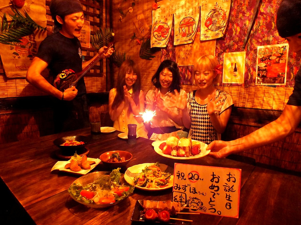 雰囲気抜群の店内に欠かせないスタッフ！愛情を込めて愛嬌たっぷりのスタッフがおもてなしします！