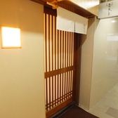 北新地駅11-41出口より徒歩3分。落ち着いた空間の中でごゆっくりお食事が楽しめる店内となっております。皆さまのご来店心よりお待ちしております。