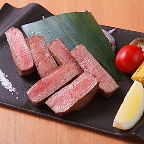 熟成させた牛タンの旨味を最大限に引き出した極上の味をご堪能下さい。