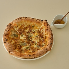 4種チーズとナッツのハニーピッツァ