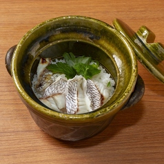 出汁香る鯛と三つ葉の土鍋ご飯