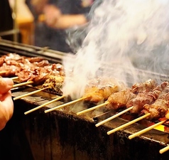 おかずのもう一品に炭火で焼いたラム串はいかが？