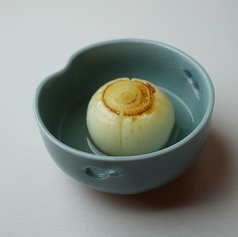 丸ごと玉ねぎの鉄板焼き