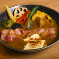 料理メニュー写真&nbsp;炙りチーズとベーコンのスープカレー