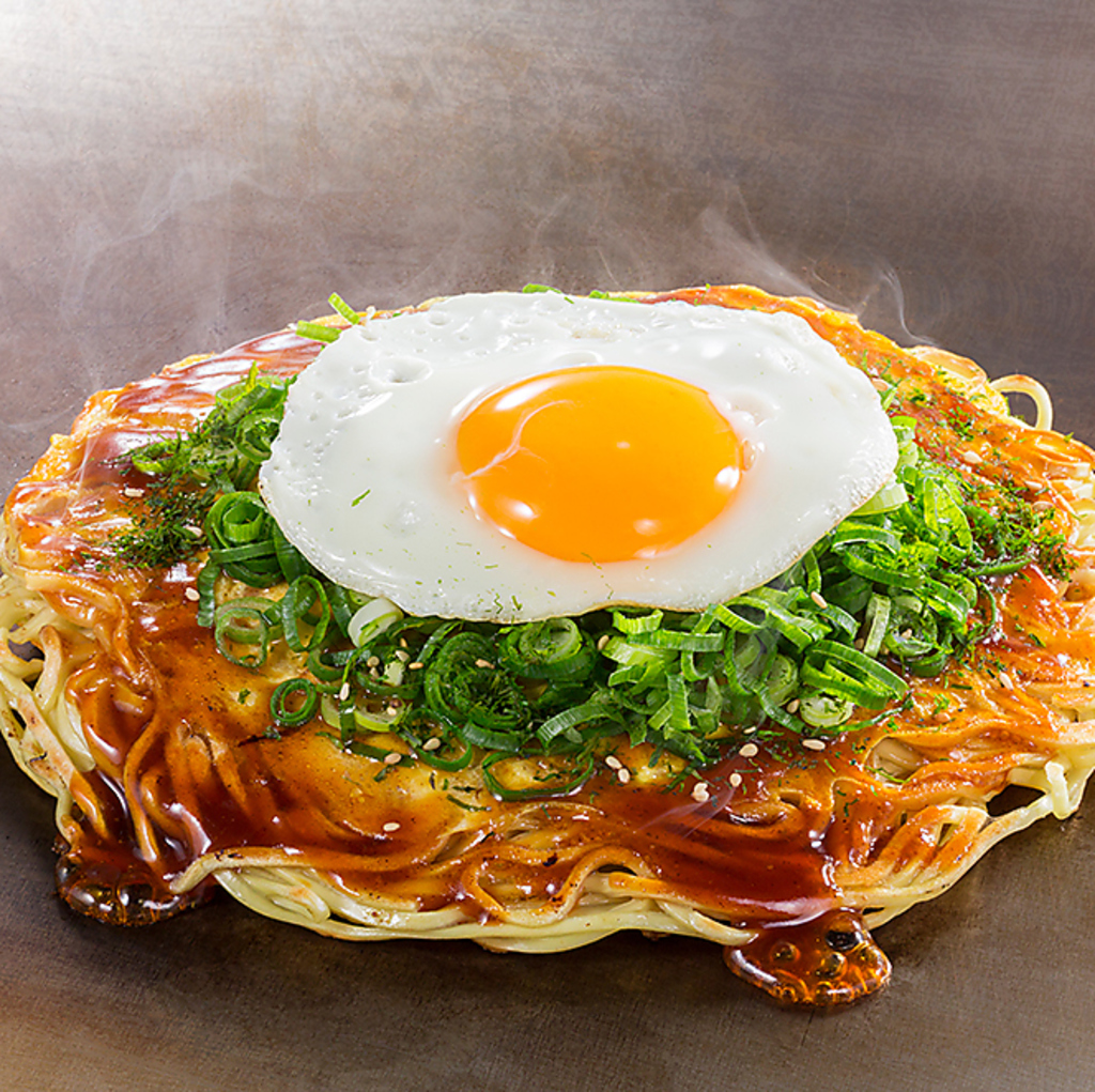 イカ天、ネギかけのスタンダードなお好み焼きに、青じそのアクセントを効かせたちんちくりん焼き！