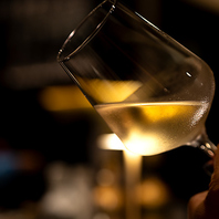 常時およそ150本以上のワインラインナップ