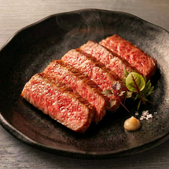 香ばしさと肉汁あふれる厳選肉料理の贅沢時間