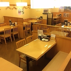 明るく開放的な店内◎テーブル席も多数ご用意しております！