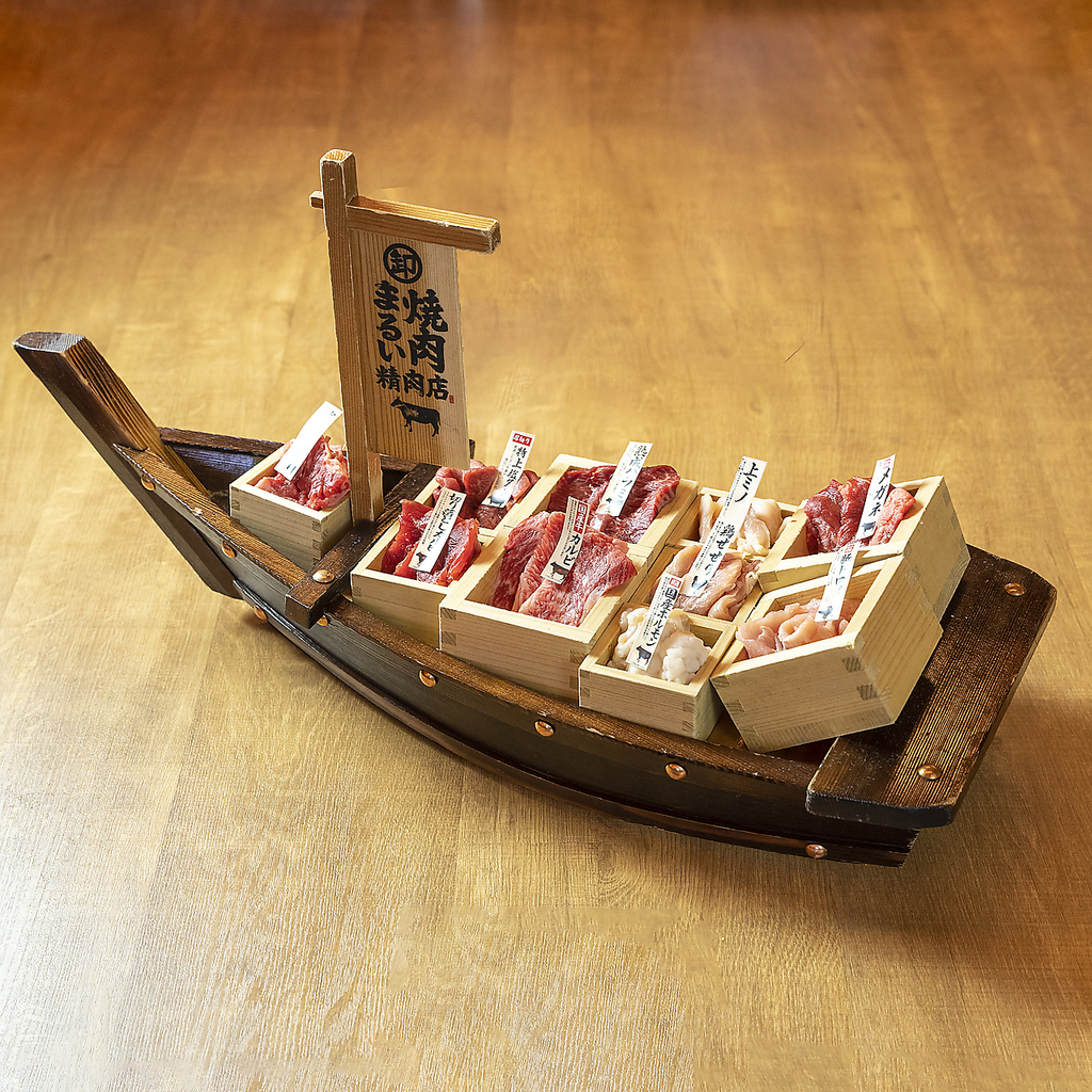 赤字覚悟！名物「大漁！舟盛り」は3切10種盛り合わせで2名様におすすめ♪