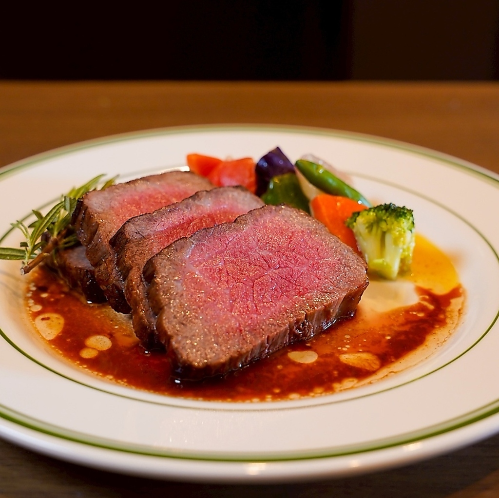 秋葉原から徒歩5分にある肉、海鮮、イタリアン等幅広く食べられます。