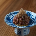 料理メニュー写真&nbsp;吟醸牛の炭炙りユッケ -ちりめん山椒燻製卵黄ソース-