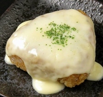 とろーりチーズの焼きおにぎりは絶大な人気を誇ります！