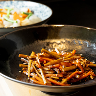 旬の食材を使った手作りおばんざいを日替わりでご用意