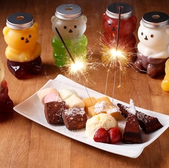 川越のクマちゃんゼリー◎オレンジ×ピーチ、メロン×コーラ、二色の色合いがイケてる飲み物です！！の写真