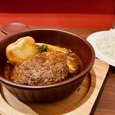 赤ワインの煮込みチーズバーグ (+ライス付）