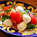 料理メニュー写真 【カプレーゼ】トマトと水牛のモッツァレラチーズ