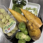 鮮魚以外も旬のお野菜などや酒肴など全国より仕入れています。