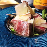 肉の真髄を味わう贅沢なひと皿 厳選された肉の旨味がたっぷり詰まった一皿は魅力にあふれています◎