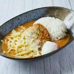 胡麻辣油カレー 温玉チーズ乗せ