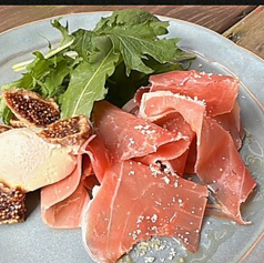 スペイン産 生ハムとチョリソーサラミの盛合わせ