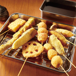 大阪名物の串カツがココで楽しめます！こだわりの秘伝のソースをつけてお召し上がり下さい！