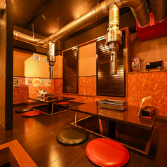 ４名テーブルを２つご用意しております