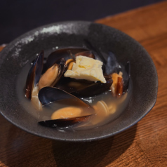 発酵バター香るムール貝のにんにく酒蒸し