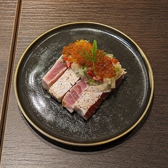 県産マグロとイクラのレアステーキ