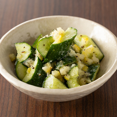 キュウリのにんにく塩レモンマリネ