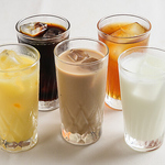 ドリンクの種類も豊富！ラッシーなどはもちろん、お酒のご用意も！昼飲みにも最適です！