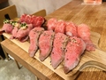 料理メニュー写真 A5黒毛和牛ローストビーフ握り1貫