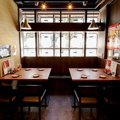 特別な日のための貸切も可能です。こだわりの炭火焼き鳥と創作料理を楽しめるお店で、20人から最大50人までご利用可能です。和やかな雰囲気の中、心温まる料理を味わいながら親しい友人や大切な人と素敵な時間を過ごせます。記念日やパーティーにぴったりの場所です。おいしい料理が彩る特別なひとときをお楽しみください。