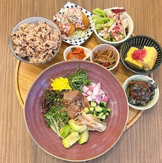 カツオと健康和野菜のポキ定食