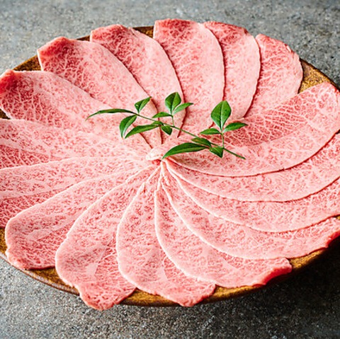 【三田駅1分/田町駅3分】厳選和牛を様々な料理に仕立てるユニークな肉料理専門店