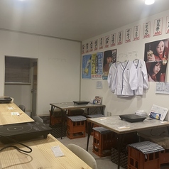 貸切予約は15名様から23名様まで対応しており、プライベートな宴会を実現いたします。他のお客様を気にすることなく、仲間内だけでアットホームなパーティーや会社宴会を開催可能です。自慢のお料理と多彩なお酒を囲みながら、記憶に残る贅沢なひとときをゆったりとお過ごしください。