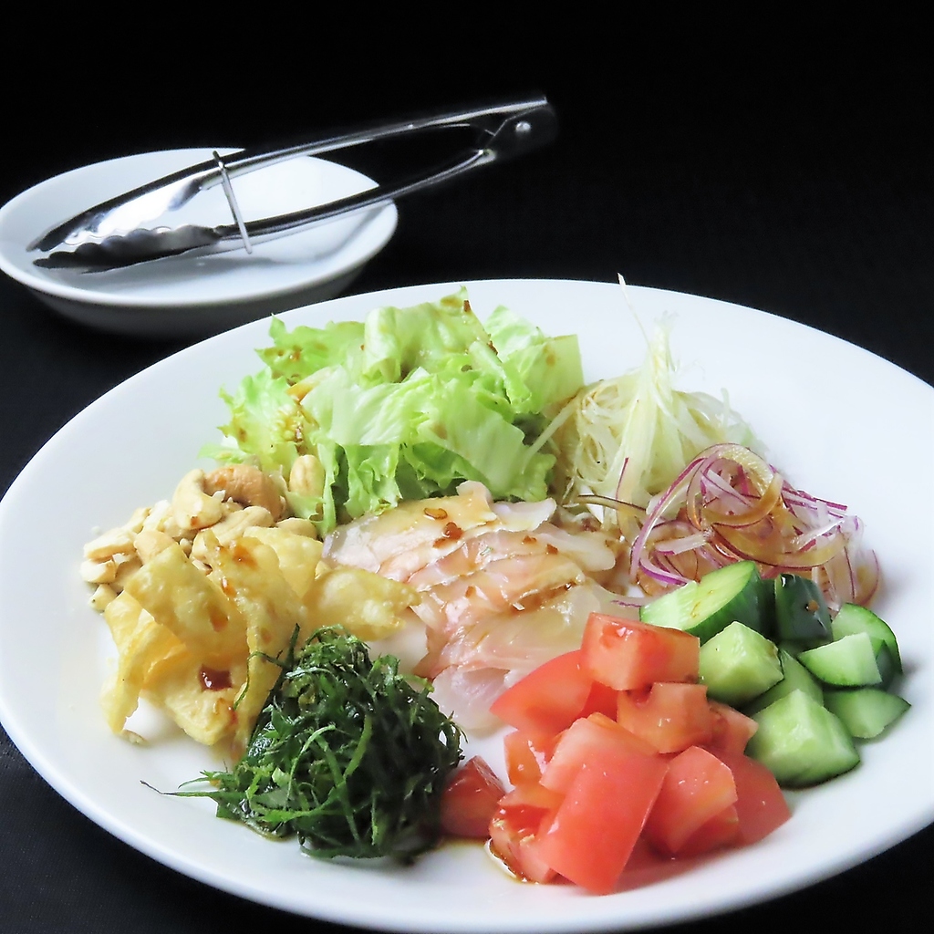 お料理をお持ち帰り頂くことも可能です！テイクアウト容器代 100円(税込)でご用意しております。