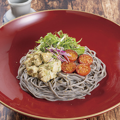 濃厚そば味噌マヨのアボカドサラダそば