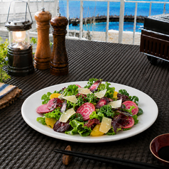 地場野菜とフレッシュハーブのグリーンサラダ