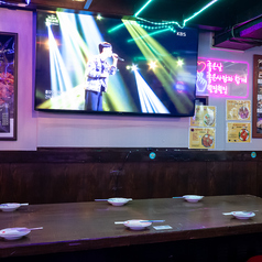 新大久保駅から徒歩3分の韓国料理店「豚友家」。当店にご来店いただいたお客様に身も心も満たしていただきたいという思いでこの店名をつけさせていただきました。毎日お昼11時からランチ営業をしておりますので、お気軽にご利用ください。様々な韓国の料理を提供しております。是非足を運んでください。