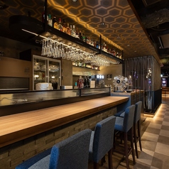 バーカウンターでは種類豊富にドリンクをご用意しております！もちろんビールやサワー、焼酎、ワイン等も◎オシャレな空間で日常を忘れて楽しい時間をお過ごし下さい♪