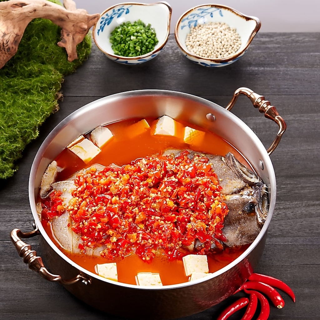 鮮度抜群な魚の頭を丁寧に煮込んだ当店の看板メニュー。奥深い辛味と旨味が口いっぱいに広がります。