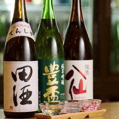 【種類豊富】肴と一緒に日本酒も