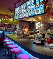 カウンター席もあります。