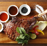 約1kgの特大トマホークステーキはSNS映えも抜群です◎皆でシェアしてお楽しみ下さい！