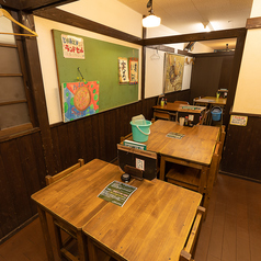 【教室】小学校を再現した懐かしい気持ちになれる教室♪机で美味しい給食メニューやおもしろ料理を楽しんでね♪